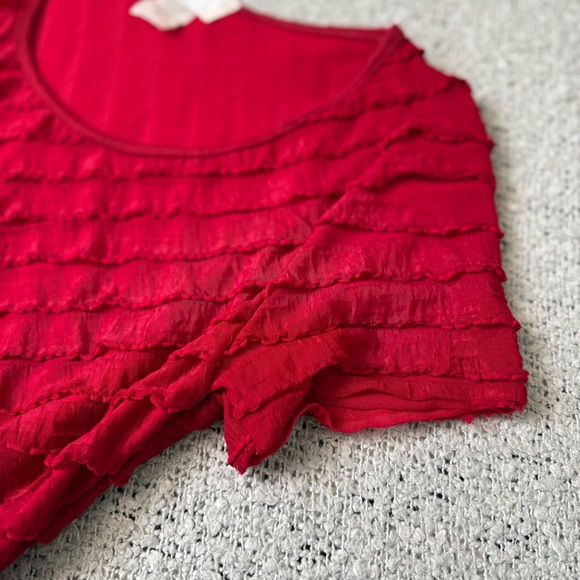 Lavish Red Ruffle Textured Top Size M - Picture 2 of 10